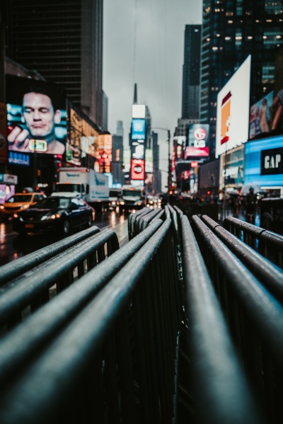Espectaculares en formato de gigantografía en calles 